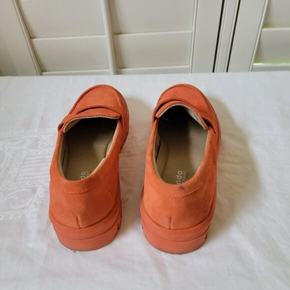 Blondo Waterproof Orange Suede Loafers - Size 7M - Picture 6 of 10